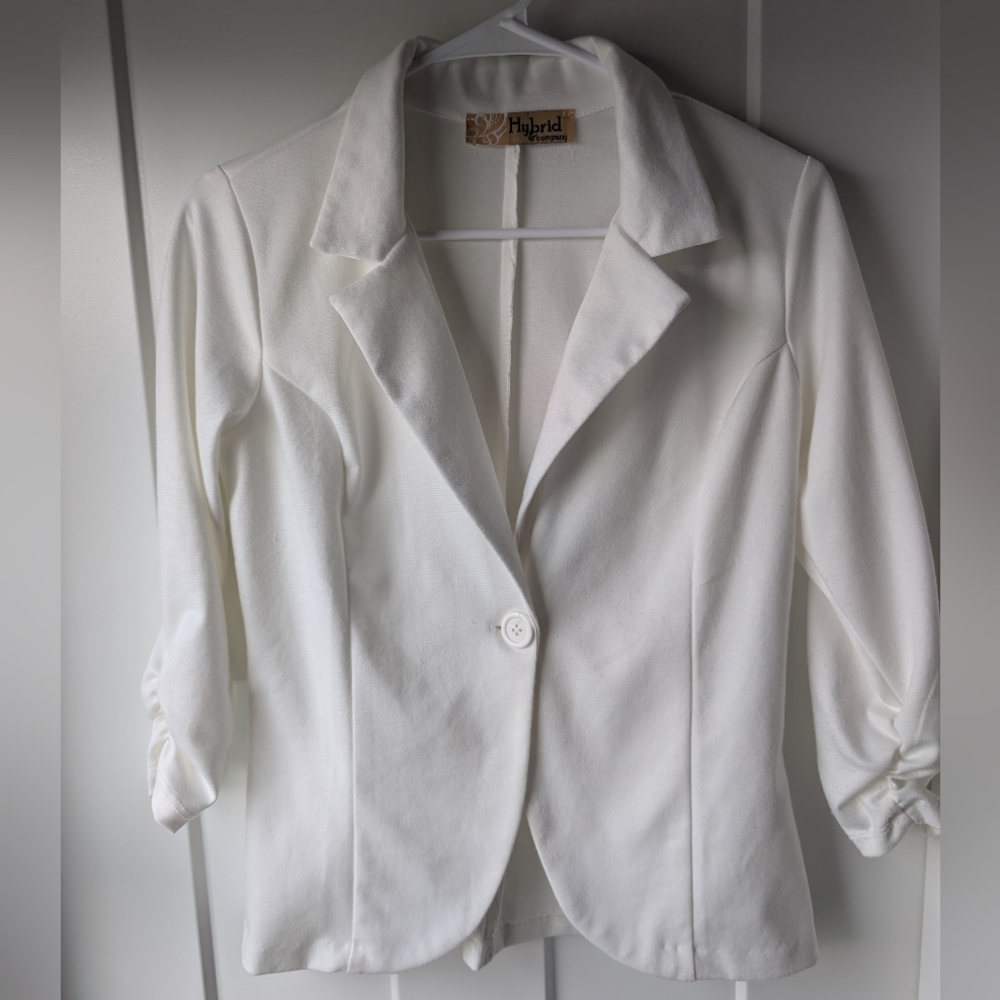 Hybrid & Company Women's Cream Blazer